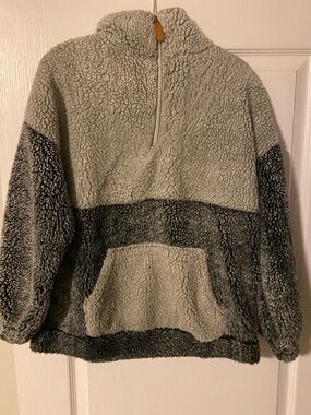 Cozy Two-Tone Gray Sherpa Quarter-Zip Pullover